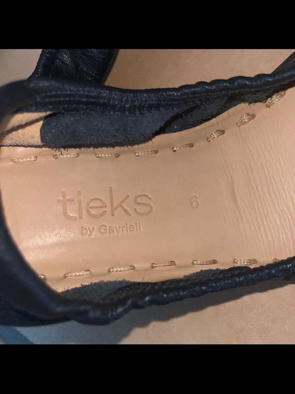 Tieks Matte Black Leather Ballet Flat with Teal Sole Accent size 6 - Picture 2 of 9